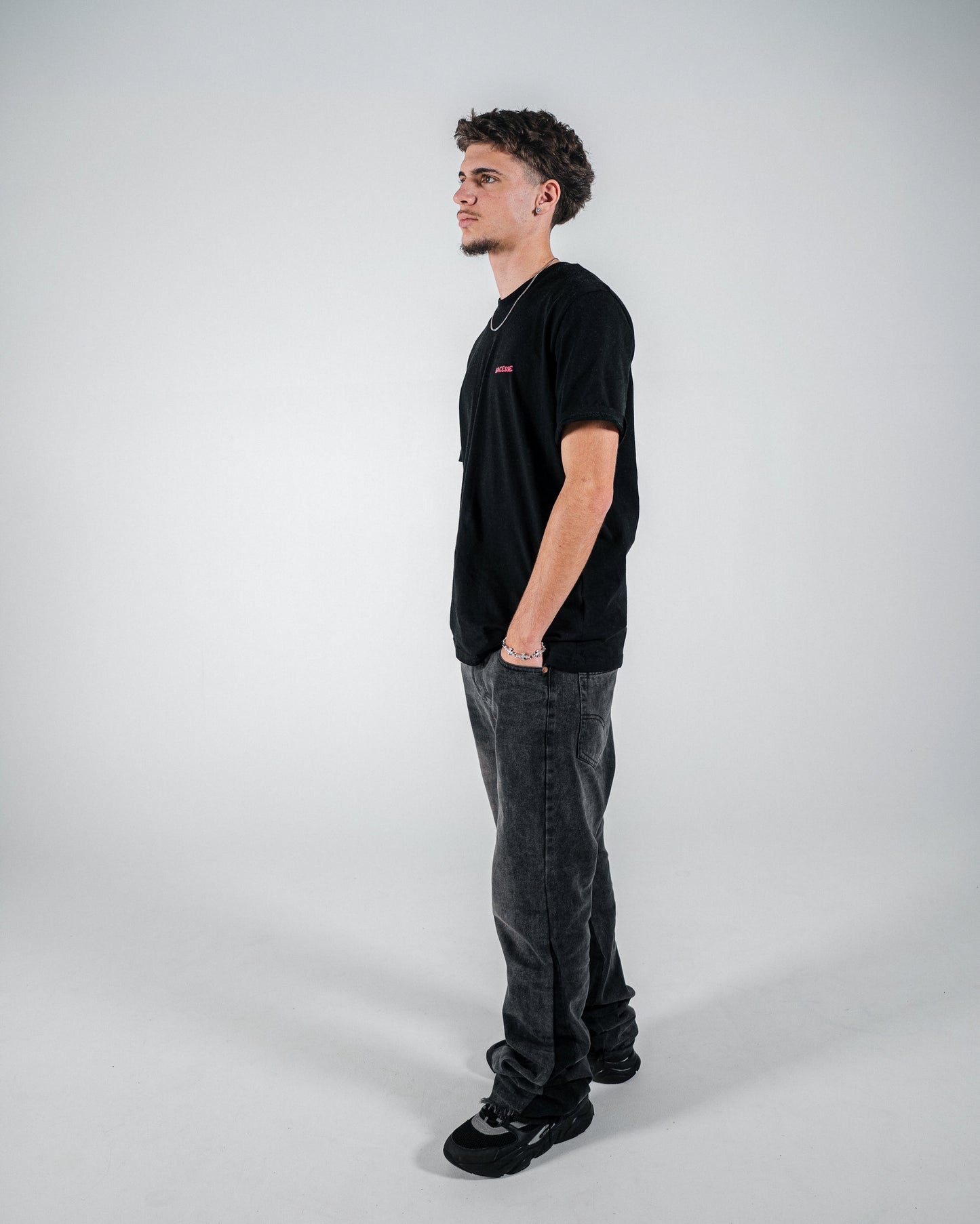 T-shirt NEED - Black
